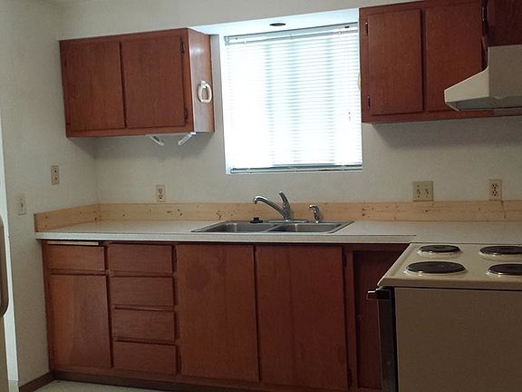 5th image of 452 N Van Buren St APT 1