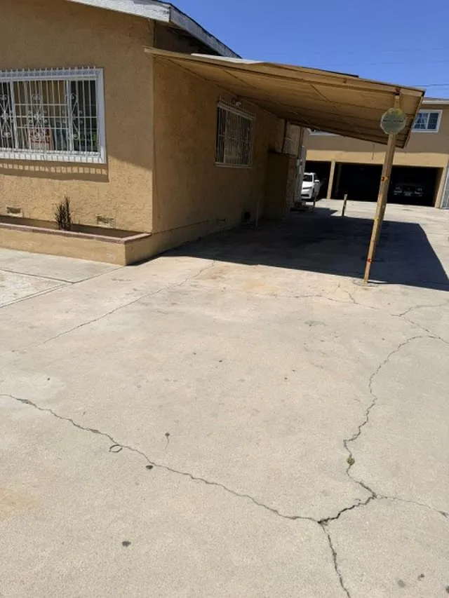 3 bed, 2100 sqft, $3,500 — Photo 3