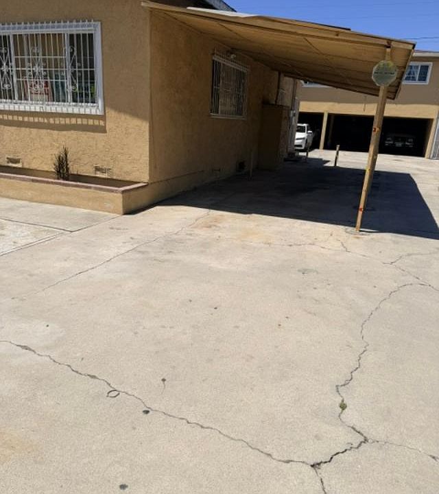 CARPORT FOR THREE CARS