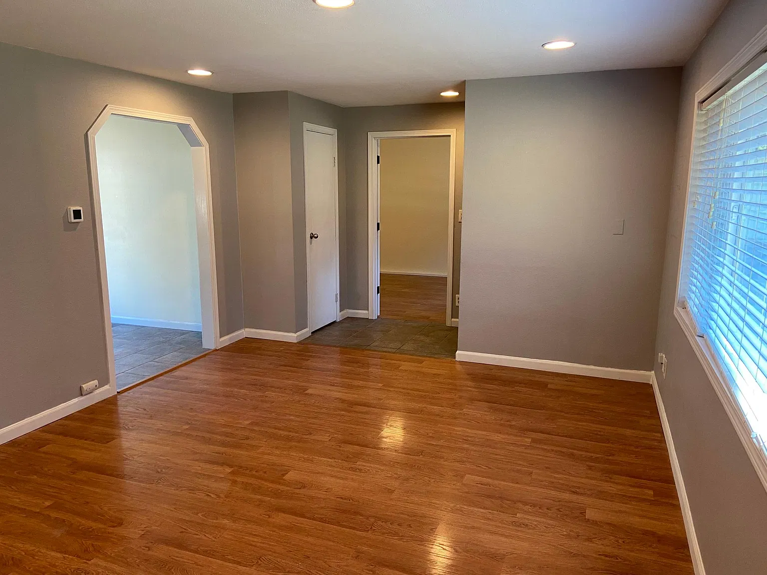 3 bed, 984 sqft, $3,100 — Photo 4