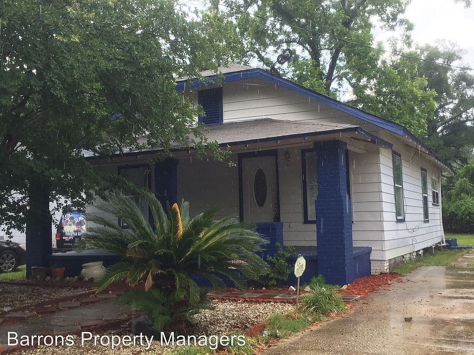 1st image of 213 E Bobe St