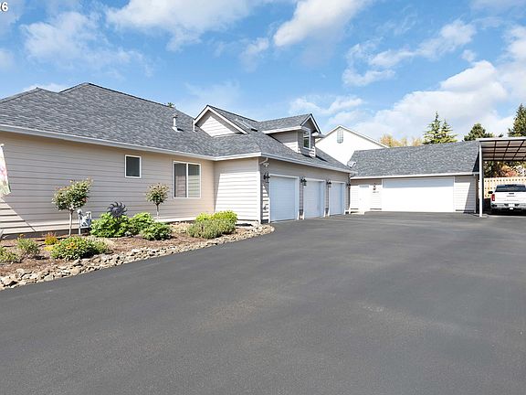 4th image of 402 Martha Dr