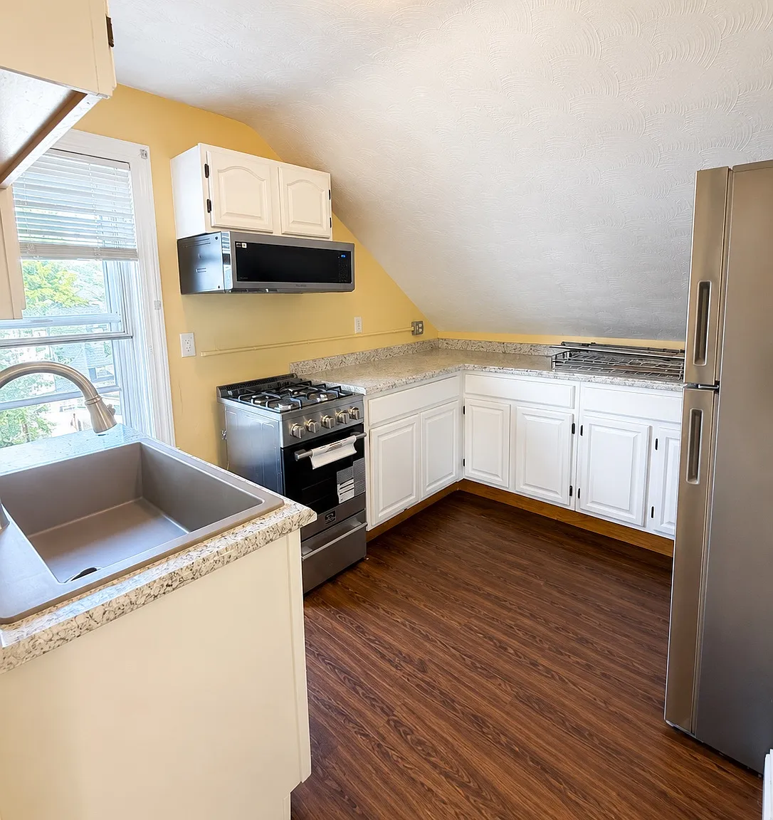 2 bed, $1,800 — Photo 1