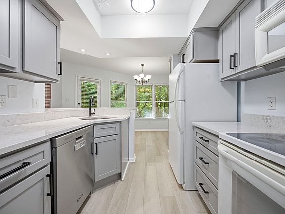 2nd image of 103 Marbury Ct