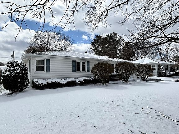 2nd image of 3749 Lyell Rd