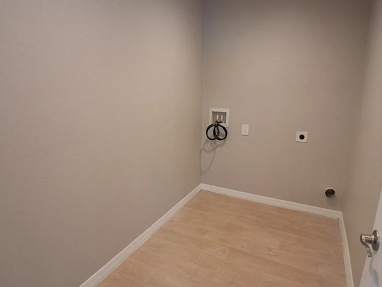 7061 Tide Cir — Photo 13