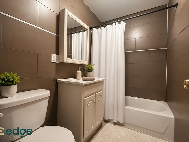 5233 Metropolitan Ave #3L — Photo 6