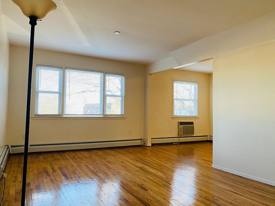 1st image of 2548 Parsons Blvd #3