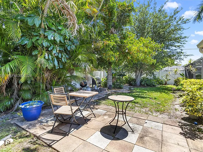 809 SE 14th Dr — Photo 33