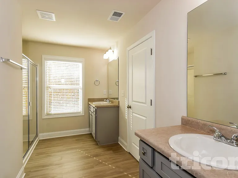 221 Ireland Ln — Photo 10