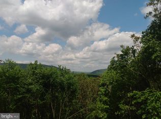 869 Clay Pitts Ln, Great Cacapon, WV 25422