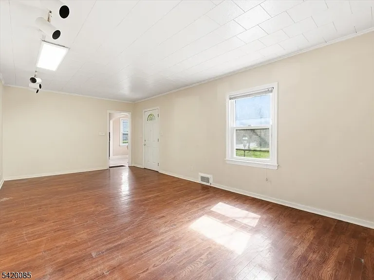 95 Sycamore Ave — Photo 5