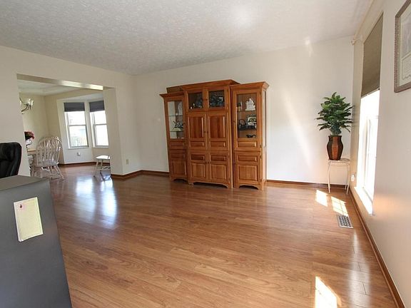 4th image of 734 Bouvier Ct