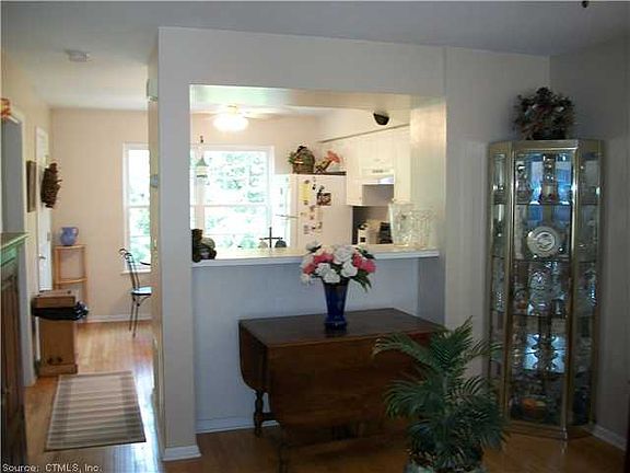 5th image of 69 Manorwood Dr