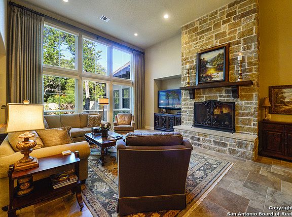 3rd image of 98 Turnberry Way