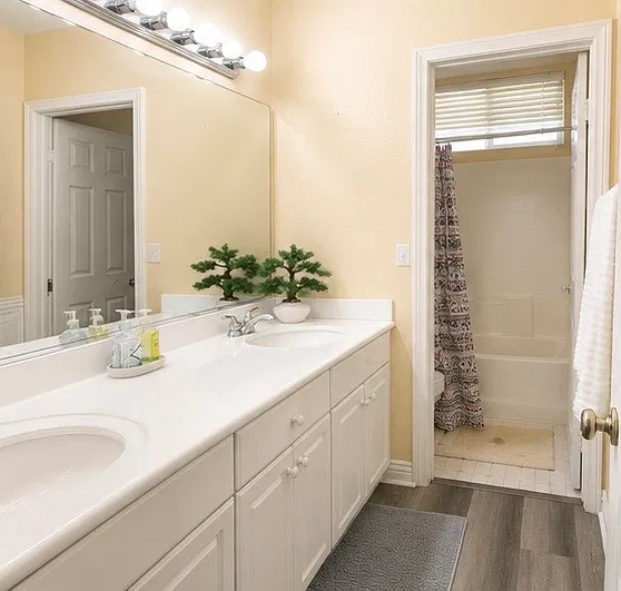 4 bed, 2.5 bath, 2723 sqft, $4,500 — Photo 4