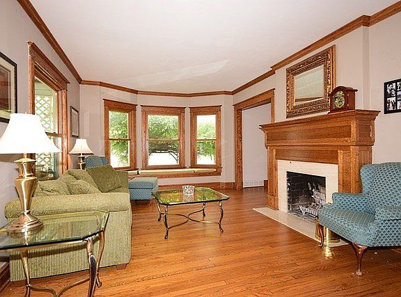 3rd image of 532 N Ashland Ave