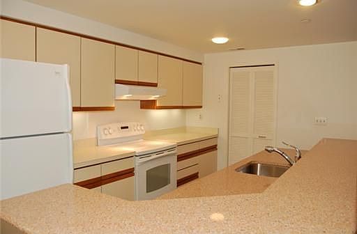 5th image of 505 E Huron St APT 603