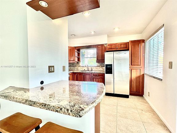 5th image of 2344 NE 12th St APT 13