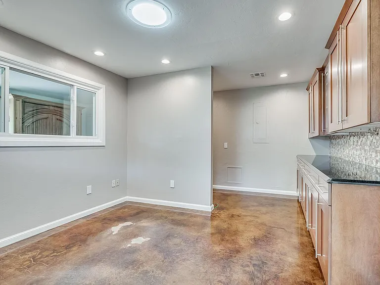 1516 E Britton Rd — Photo 31