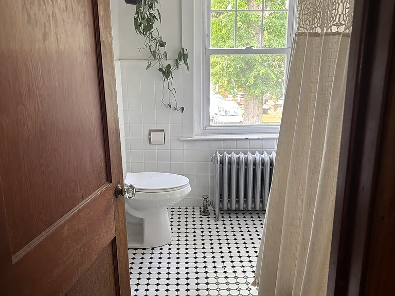 208 S 5th St — Photo 8