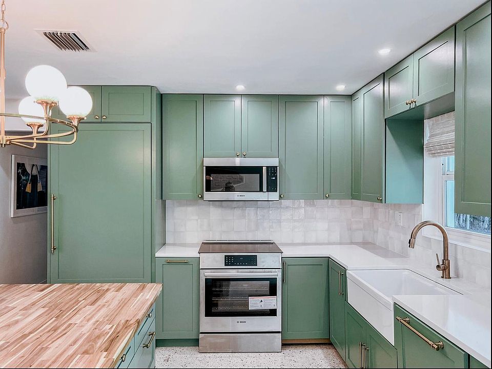 1st image of 124 Gregory Pl