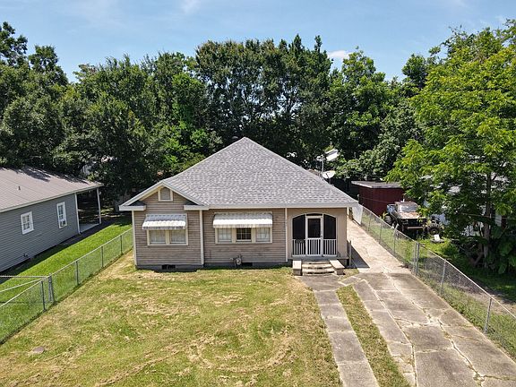 2nd image of 305 Terrebonne St