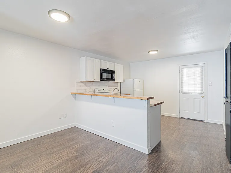 221 E Craig Pl #1 — Photo 7