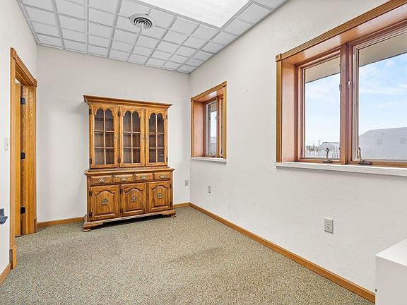 5th image of 401 Main St