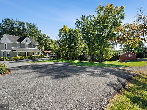 3rd image of 2546 Hollingsworth Rd