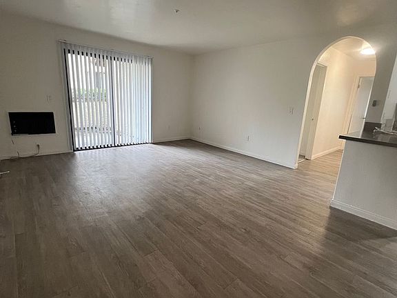 4th image of 920 Sycamore Ave #137
