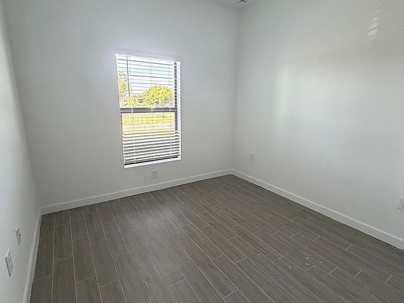 4th image of 1506 Gary Ln