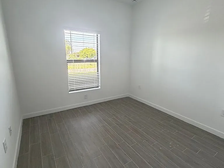1506 Gary Ln — Photo 4