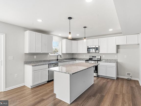 5th image of 599 Arlmay Ave