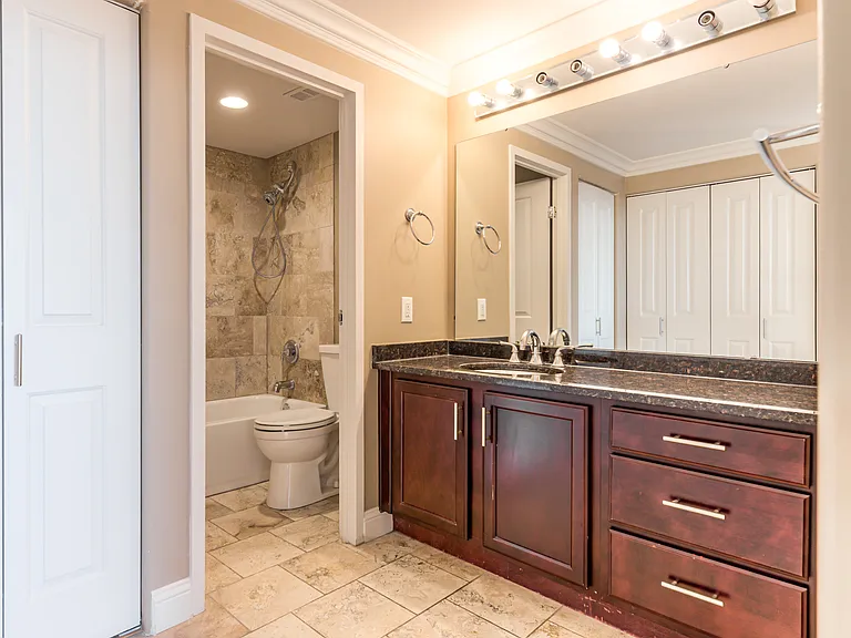 700 E 8th St #16-O — Photo 14