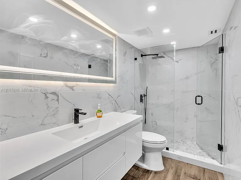 10000 W Bay Harbor Dr #201 — Photo 22