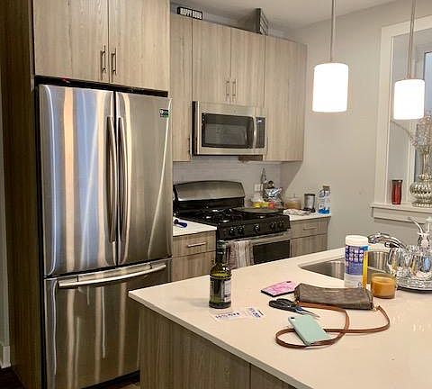 2nd image of 1857 W Dickens Ave #1