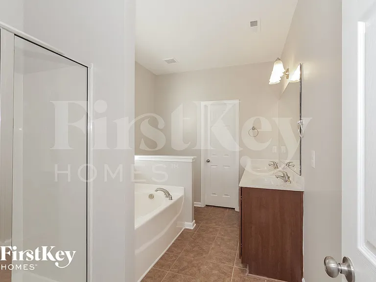 2266 Isaac St — Photo 11