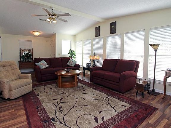 4th image of 729 Tangerine Dr