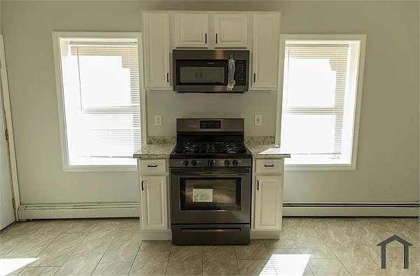 1st image of 287 Manton Ave #1