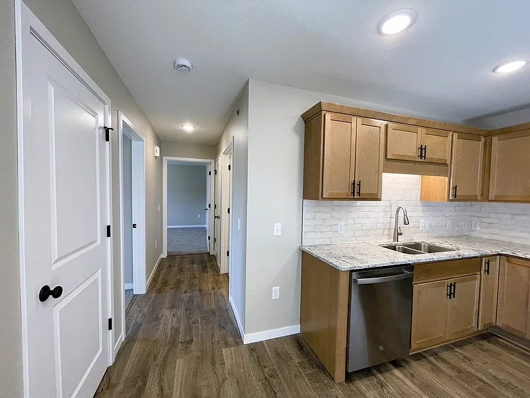 Gateway Place Apartments — Photo 118