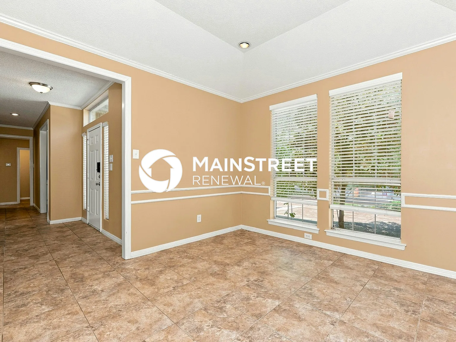 1107 Heather Circle — Photo 2