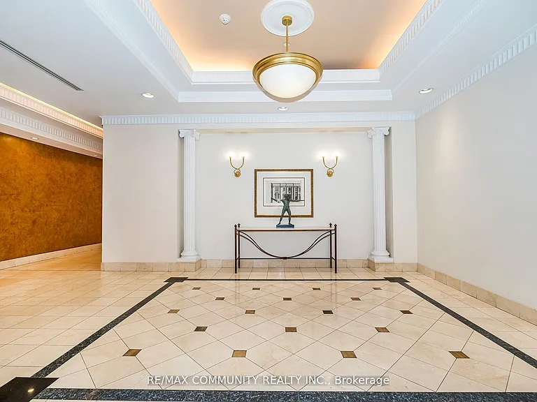 980 Yonge St #513 — Photo 4