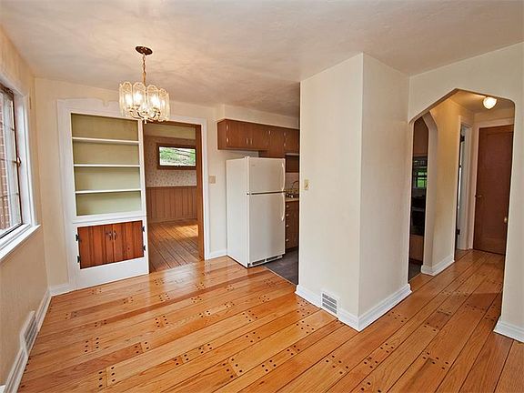 3rd image of 1206 Cobblewood Dr