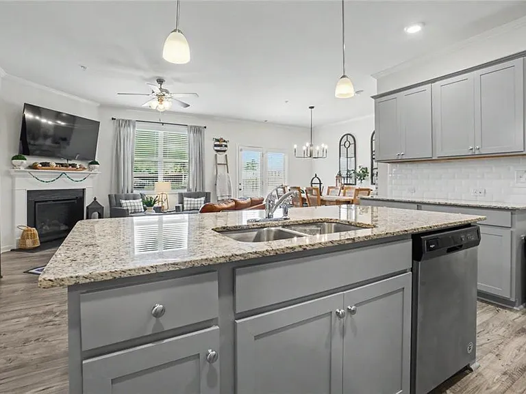 723 Woodstock Grove Dr — Photo 19