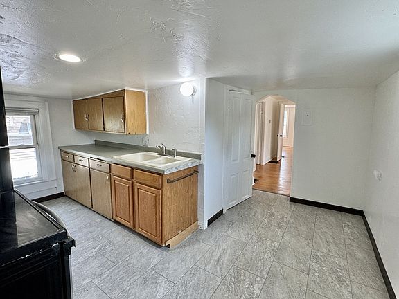 5th image of 312 S Chestnut Ave