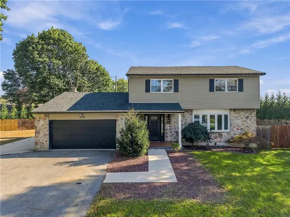7590 Violet Cir, Macungie, PA 18062