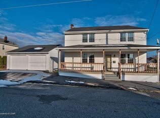 28 3rd St, Kelayres, PA 18231