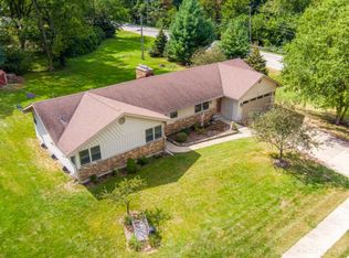 102 Sharon Ln, North Aurora, IL 60542