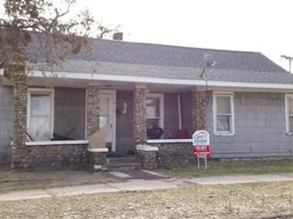 109 Robinson St, Dowagiac, MI 49047
